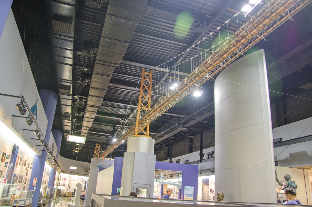 大橋の縮小版。実際に使われた模型。