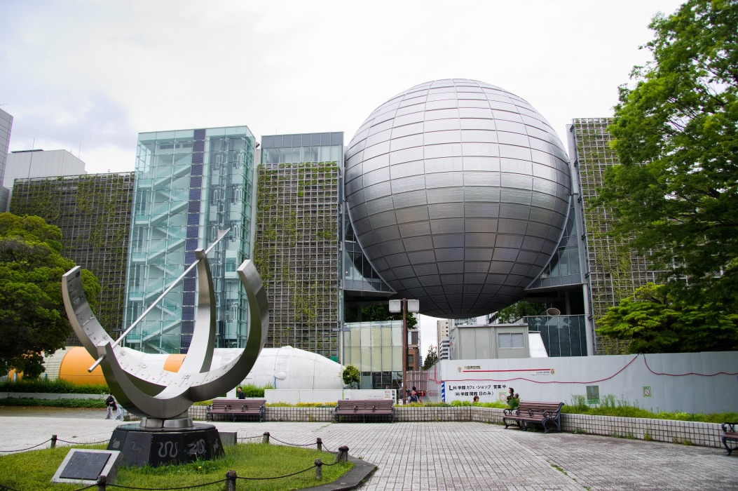 雨がパラパラと降る中を散歩