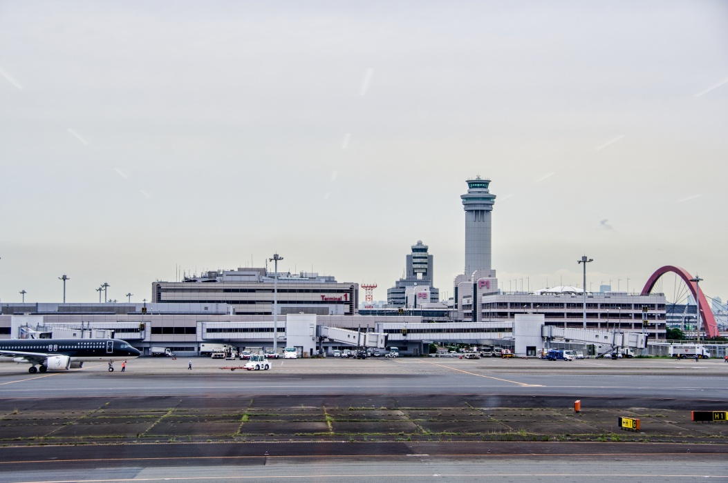 JALの待合室からは滑走路がよく見える