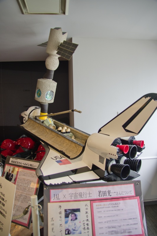 何故かスペースシャトルが展示されている。