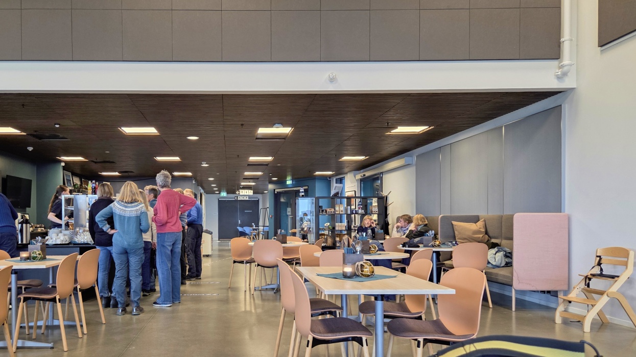 カフェは一般に解放されている