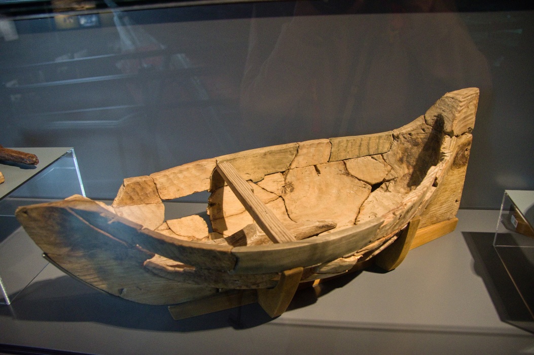 古い木製のボート模型