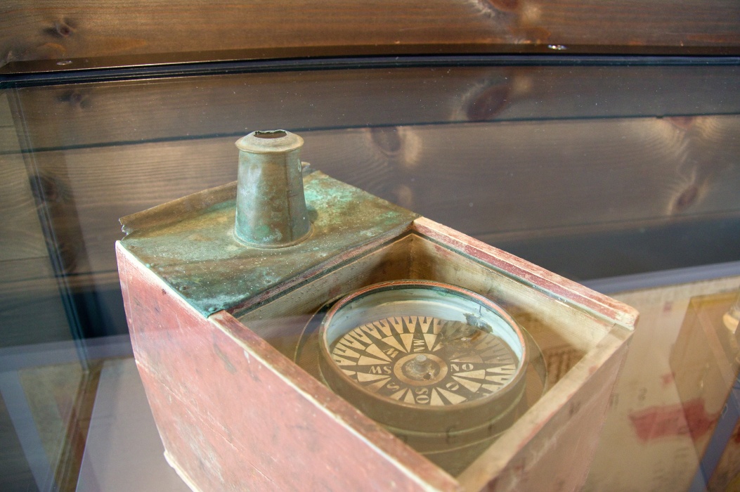 19世紀頃に使用されていた船舶用の磁気コンパス(
