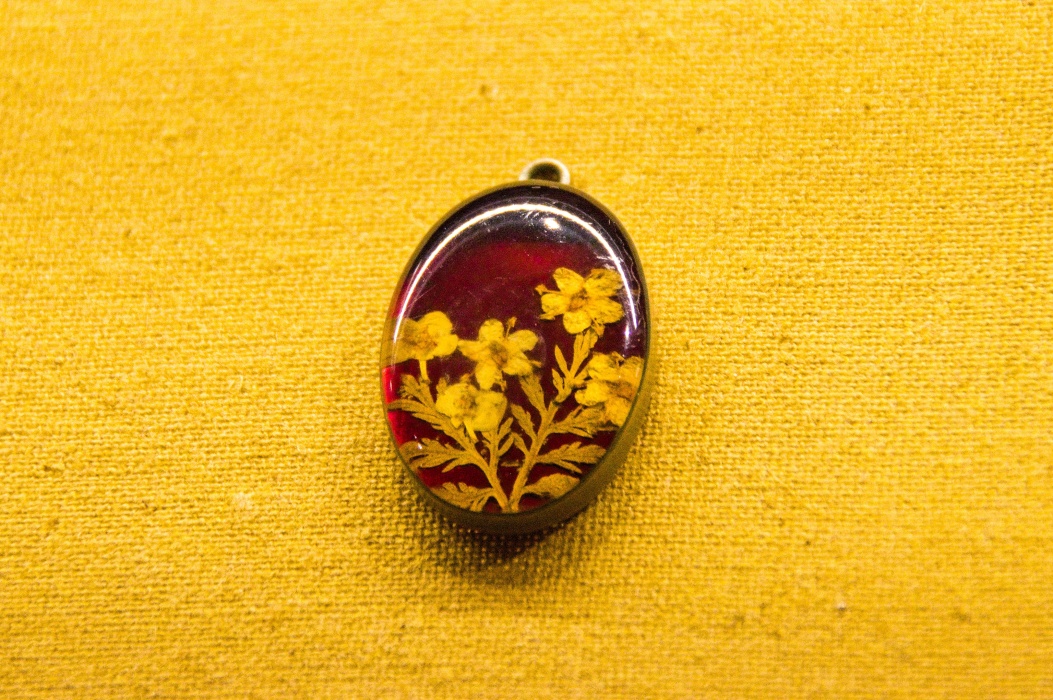 樹脂を使用したペンダント